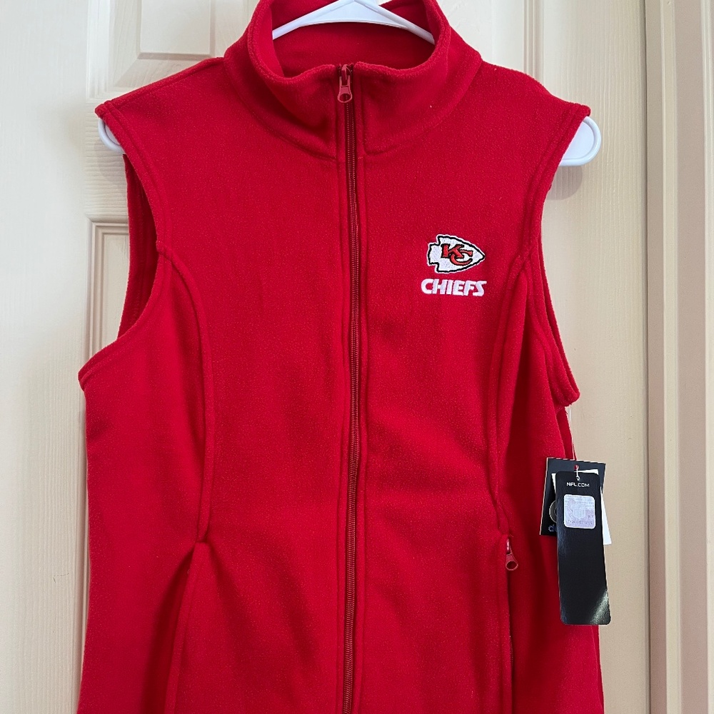 Chiefs zip up vest- nwt